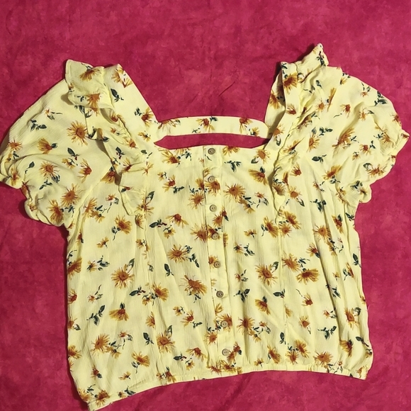 Maurices Tops - Maurice's Flowery 🌼 Shirt Size 1X